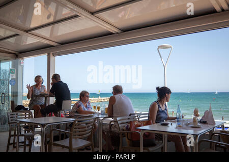 Sitges Pic Nic Restaurant am Strand in Sitges, Spanien Stockfoto