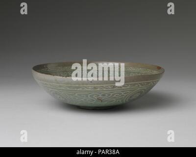 Schüssel. Kultur: Korea. Abmessungen: H.2 1/4 in. (5,7 cm); Durchm. 7 5/8 in. (19,4 cm). Datum: Anfang des 14. Jahrhunderts. Museum: Metropolitan Museum of Art, New York, USA. Stockfoto