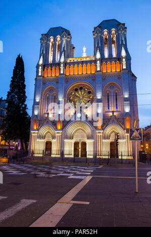 Frankreich, Provence-Alpes-Cote d'Azur, Nizza, Basilika Notre-Dame de Nice in der Dämmerung Stockfoto