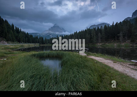 Italien, Alpen, Dolomiten, Lago d'Antorno, Parco Naturale Tre Cime, thunderbolt Stockfoto