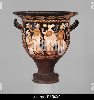 Terrakotta bell-Krater (Schüssel). Kultur: Griechisch, Italienisch, Campanien. Abmessungen: H.15 cm. (40,3 cm). Datum: Ca. 350-325 v. Chr.. Vorderseite, zwei oscan Krieger und zwei Frauen, drei Jugend wie die skyphos in der Nähe (91.1.444), dieses Stück stellt Cumaean Kampanische vase - Malerei. Die Artikulation der Figuren, ihre Vorhänge, und ihre Attribute sind bunt und etwas unbeholfen. Museum: Metropolitan Museum of Art, New York, USA. Stockfoto