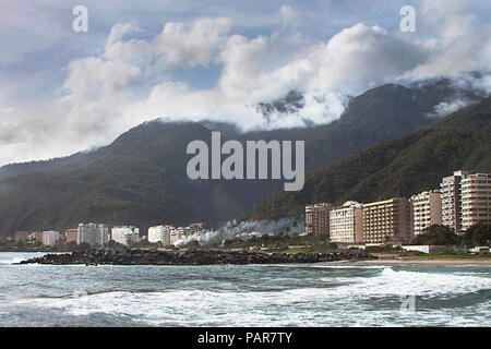 Blick auf Los Cocos Beach im Bundesstaat Vargas, Venezuela Stockfoto