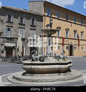ASCOLI PICENO, ITALIEN - Juni 02, 2014: arringo Square ist die älteste monumentale Platz der Stadt Ascoli Piceno. In der Nähe von: fonzi Palace, Arengo palac Stockfoto