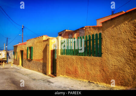Marseille, Frankreich, März 2018, Haus im alten Teil der Stadt von der mediterranen Küste Stockfoto
