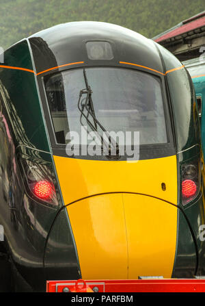 Kopf auf die Aussicht auf eine neue Inter City Express Zug durch die Great Western Railway neben einer Plattform in Swansea, Wales betrieben. Stockfoto