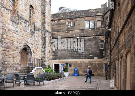 Detail Bilder von der Außenseite der historischen Gebäude von Lancaster Castle in der Stadt Lancaster, Großbritannien Stockfoto