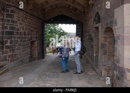 Detail Bilder von der Außenseite der historischen Gebäude von Lancaster Castle in der Stadt Lancaster, Großbritannien Stockfoto