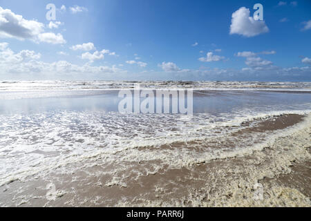 Holländische Nordseeküste in Katwijk aan Zee an einem stürmischen Tag Stockfoto