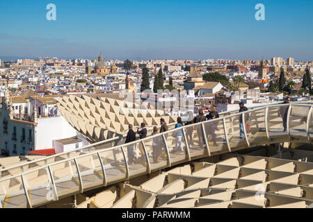 Metropol Parasol, Espacio Metropol Parasol, Inkarnation Plaza de la Encarnation mit Blick über Sevilla, Spanien, Europa Stockfoto