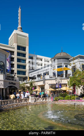 Brunnen an der hochwertigen Shopping Mall, die Nut am Bauernmarkt, Los Angeles, Kalifornien, USA Stockfoto