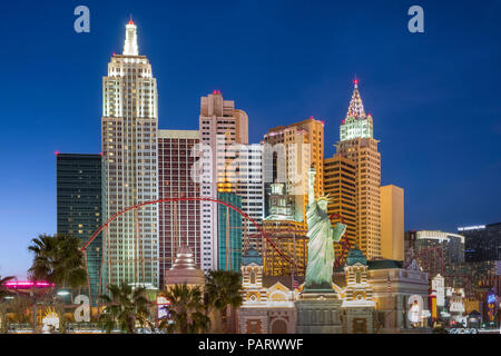 Skyline von Las Vegas Strip Hotels und Casinos, Las Vegas Boulevard, Nevada, USA bei Nacht Stockfoto