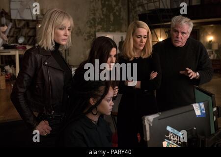 Original Film Titel: OCEAN'S 8. Englischer Titel: OCEAN'S 8. Regisseur: Gary Ross. Jahr: 2018. Stars: Gary Ross; SANDRA BULLOCK; Cate Blanchett; Sarah Paulson; RIHANNA. Credit: RÄUCHEREI BILDER/VILLAGE ROADSHOW PICTURES/WETCHER, Barry/Album Stockfoto