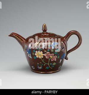 Teekanne. Kultur: British, Staffordshire. Abmessungen: Höhe: 4 cm. (11,4 cm). Schöpfer: Stil von John ASTBURY (1687-1743). Datum: Ca. 1750. Museum: Metropolitan Museum of Art, New York, USA. Stockfoto