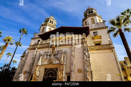 San Simeon, CA/USA - November 9, 2011: La Casa Grande des Hearst Castle - eine National Historic Landmark und Kalifornien historische Sehenswürdigkeit Mansion. Stockfoto