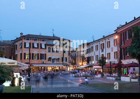 Piazza Giosue Carducci, Sirmione, Gardasee, Italien Stockfoto