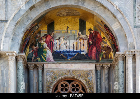 Mosaik über Haustüren der Basilika di San Marco, Piazza San Marco, Venedig, Venetien, Italien Stockfoto