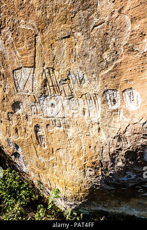 Felsgravuren von den Einheimischen, die in der Region über 4.000 Jahren zu leben. Urubici, Santa Catarina, Brasilien. Stockfoto