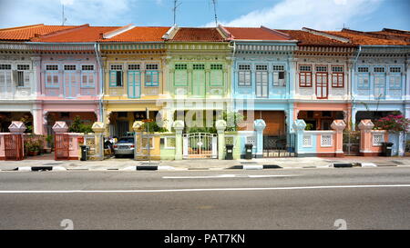 Traditionelle bunte Shophouses in Singapur Stockfoto