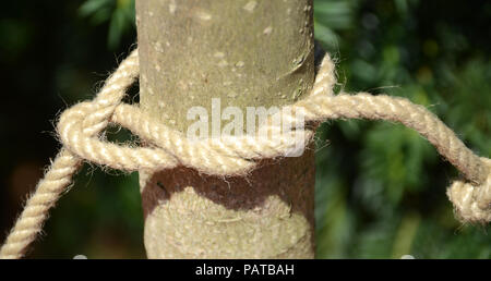 Holz Kraftheber auf ein hanfseil. Stockfoto