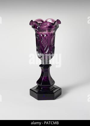 Vase. Kultur: American. Abmessungen: H. 9 5/8 in. (24,4 cm). Datum: 1840-60. Museum: Metropolitan Museum of Art, New York, USA. Stockfoto