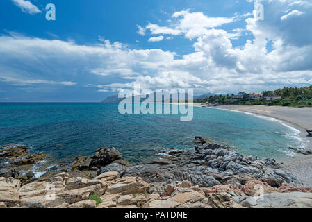 Schöne Bucht in der Nähe von Torre di Bari auf Sardinien, Italien Stockfoto