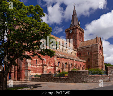 St Magnus Kathedrale, Kirkwall, Orkney, Schottland an einem sonnigen Tag Stockfoto