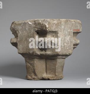 Hauptstadt. Kultur: Französisch. Maße: Gesamt: 7 x 6 1/2 in. (17,8 x 16,5 cm). Datum: 14. Museum: Metropolitan Museum of Art, New York, USA. Stockfoto