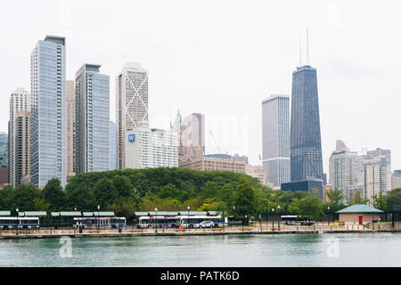 Blick auf die Skyline von Chicago vom Navy Pier, Chicago, Illinois. Stockfoto