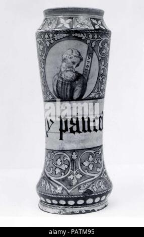 Apothecary jar (albarello). Kultur: Italienisch, Faenza. Abmessungen: Höhe: 13in. (33 cm). Datum: Ca. 1550. Museum: Metropolitan Museum of Art, New York, USA. Stockfoto