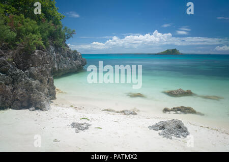 Lange Belichtung geschossen mit glatten türkisblaues Wasser am tropischen Strand, Cebu auf Malapascua - Philippinen Stockfoto