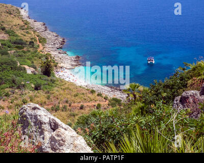Ein Strand im Naturschutzgebiet Zingaro, einem malerischen Küsten finden in Trapani Provinz Siziliens. Stockfoto