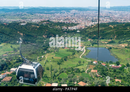 Der dajti Ekspres Seilbahn, die Fahrgäste befördert, auf den Berg Dajti Nationalpark am Rande von Tirana, Albanien, Stockfoto