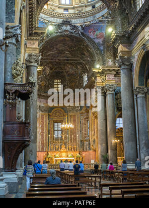 Das Innere der Chiesa di San Giuseppe dei Teatini, eine Kirche in Palermo, gilt als herausragender Beispiele des sizilianischen Barocks. Stockfoto