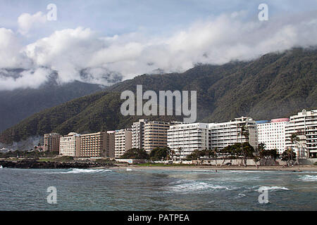 Blick auf Los Cocos Beach im Bundesstaat Vargas, Venezuela Stockfoto