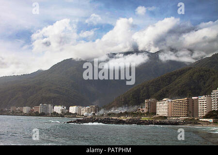 Blick auf Los Cocos Beach im Bundesstaat Vargas, Venezuela Stockfoto