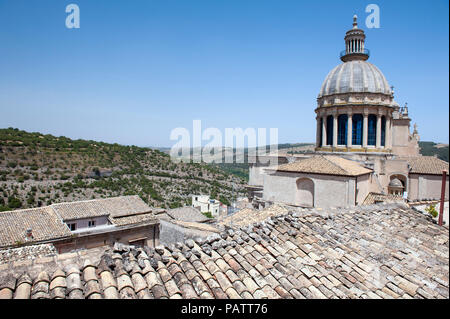 Dome und Dächer in den alten barocken Stadt Ragusa, Sizilien. Stockfoto