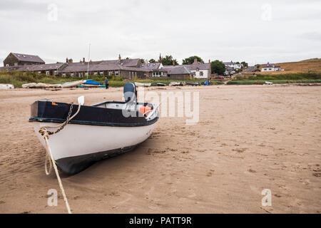 Ein Blick vom Strand bei niedrigen Newton am Meer, Northumberland, England, Großbritannien Stockfoto