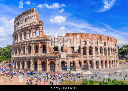 Rom, Italien. Panoramablick auf das Kolosseum in Rom. Stockfoto