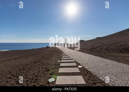 Leuchtturm und Visitors Center, Ponta Dos Capelinhos, Insel Faial, Azoren, Portugal Stockfoto