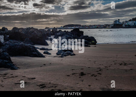 Küste von Sao Roque und Lagoa (Azoren) mit dem Meer, Strände, herrliche Inseln, Skulpturen. In Sao Miguel, Azoren, Portugal. Stockfoto