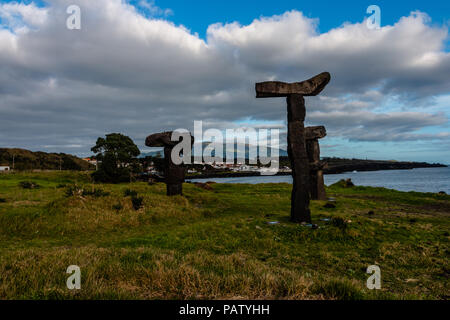 Küste von Sao Roque und Lagoa (Azoren) mit dem Meer, Strände, herrliche Inseln, Skulpturen. In Sao Miguel, Azoren, Portugal. Stockfoto