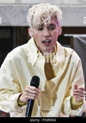 New York, NY, USA. 28 Mai, 2018. Südafrikanische - Australischer Singer-Songwriter Troye Sivan führt auf NBC's "Heute" zeigen Sommer Konzert Reihe. Stockfoto