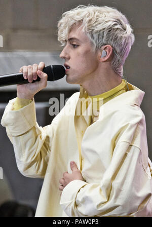 New York, NY, USA. 28 Mai, 2018. Südafrikanische - Australischer Singer-Songwriter Troye Sivan führt auf NBC's "Heute" zeigen Sommer Konzert Reihe. Stockfoto