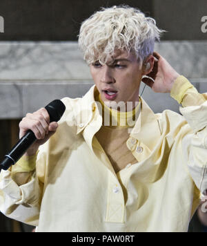 New York, NY, USA. 28 Mai, 2018. Südafrikanische - Australischer Singer-Songwriter Troye Sivan führt auf NBC's "Heute" zeigen Sommer Konzert Reihe. Stockfoto