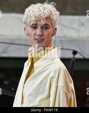 New York, NY, USA. 28 Mai, 2018. Südafrikanische - Australischer Singer-Songwriter Troye Sivan führt auf NBC's "Heute" zeigen Sommer Konzert Reihe. Stockfoto