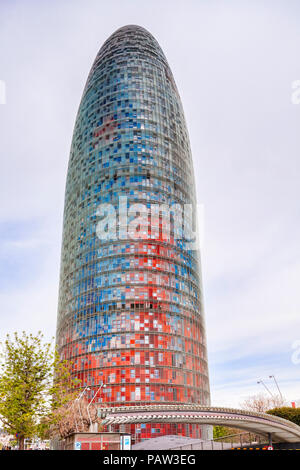 Der Turm Torre Agbar im Stadtteil 22@, Barcelona, Spanien. Stockfoto