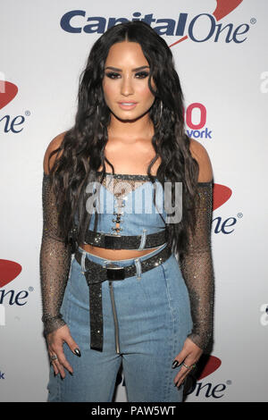 *** Foto *** Demi Lovato gehetzt zum Krankenhaus von angeblicher Heroinüberdosis NEW YORK, NY - 8. Dezember: Demi Lovato bei Z 100 Jingle Ball 2017 im Madison Square Garden in New York City, Kredit: John Palmer/MediaPunch Stockfoto