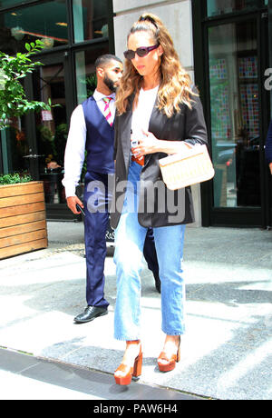 New York, NY, USA. 24. Juli, 2018. Jessica Alba in New York City am 24. Juli 2018 gesehen. Credit: RW/MediaPunch/Alamy leben Nachrichten Stockfoto