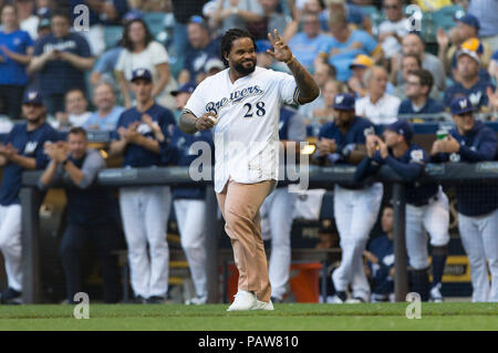 Milwaukee, WI, USA. 24. Juli, 2018. Prince Fielder ist in die Wand des Ruhmes, bevor die Major League Baseball Spiel zwischen den Milwaukee Brewers und die Washington Angehörigen am Miller Park in Milwaukee, WI eingesetzt. John Fisher/CSM/Alamy leben Nachrichten Stockfoto