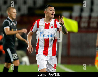 Belgrad. 24. Juli, 2018. Von Crvena Zvezda Nemanja Radonijc feiert sein zweites Ziel während der UEFA Champions League zweite Qualifikationsrunde Fußballspiel zwischen Crvena Zvezda und Suduva in Belgrad, Serbien am 24. Juli 2018. Crvena Zvezda gewann 3-0. Credit: Predrag Milosavljevic/Xinhua/Alamy leben Nachrichten Stockfoto